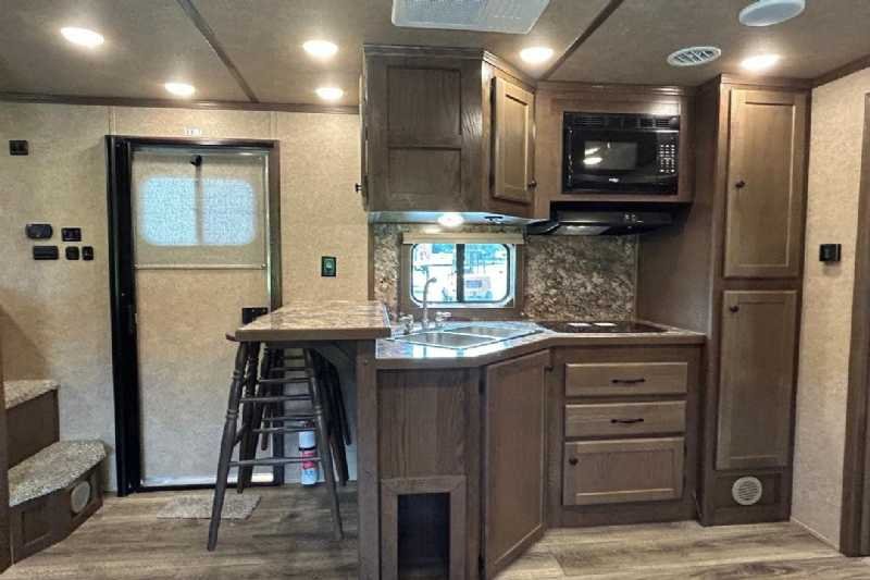 New 2024 Lakota 8313RKBGLQ Charger 3 Horse Trailer with 13′ Short Wall - Image 20