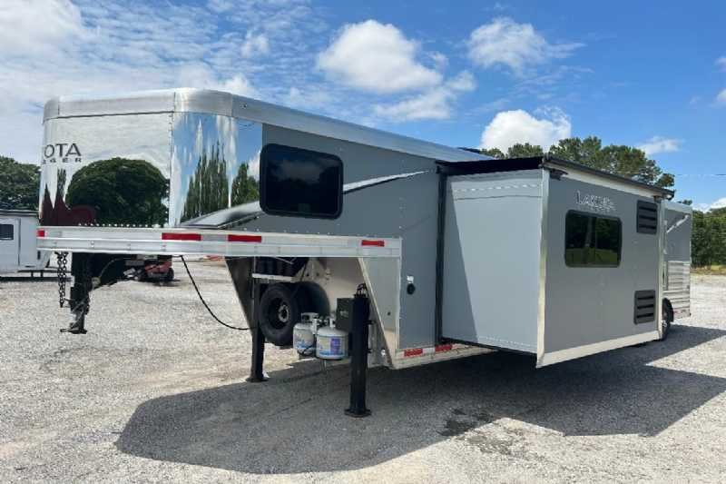 New 2024 Lakota 8313RKBGLQ Charger 3 Horse Trailer with 13′ Short Wall - Image 4