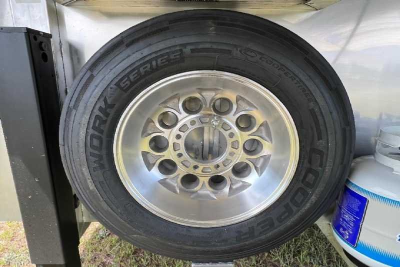 2024 Lakota Charger LE81413SR Stock Trailer with 13′ Short Wall - Image 8