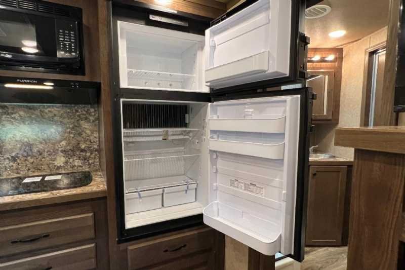 2024 Lakota Charger LE81413SR Stock Trailer with 13′ Short Wall - Image 18