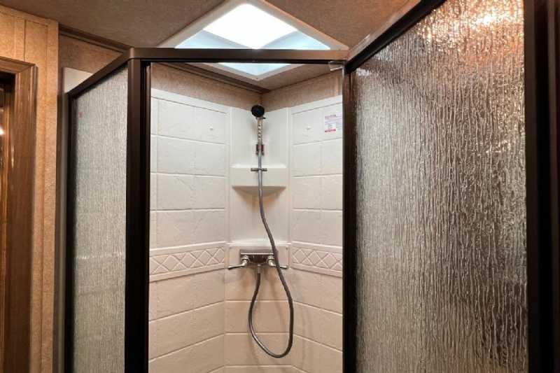 2024 Lakota Charger LE81413SR Stock Trailer with 13′ Short Wall - Image 12