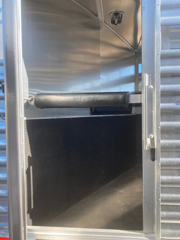 2021 Elite Trailers Slant Load 5 Horse Slant Load - Image 15