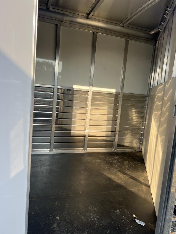 2022 Sundowner 3 Horse Slant GN Trailer - Image 10