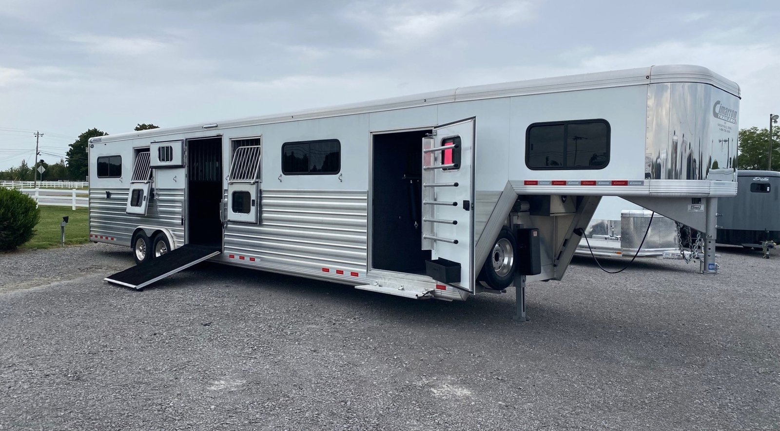 2023 CIMARRON NORSTAR 6 HORSE HEAD TO HEAD TRAILER - Image 4