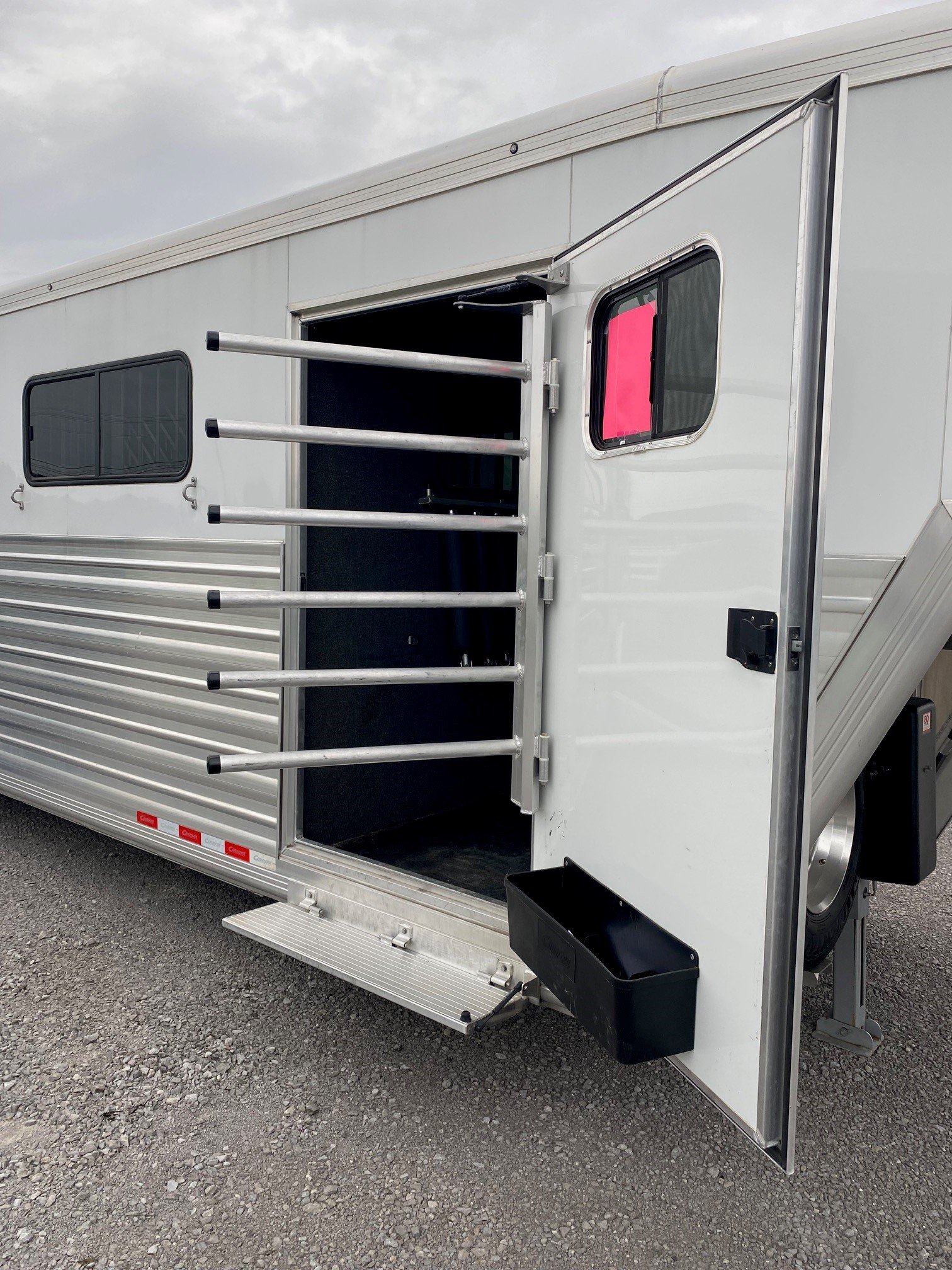 2023 CIMARRON NORSTAR 6 HORSE HEAD TO HEAD TRAILER - Image 22