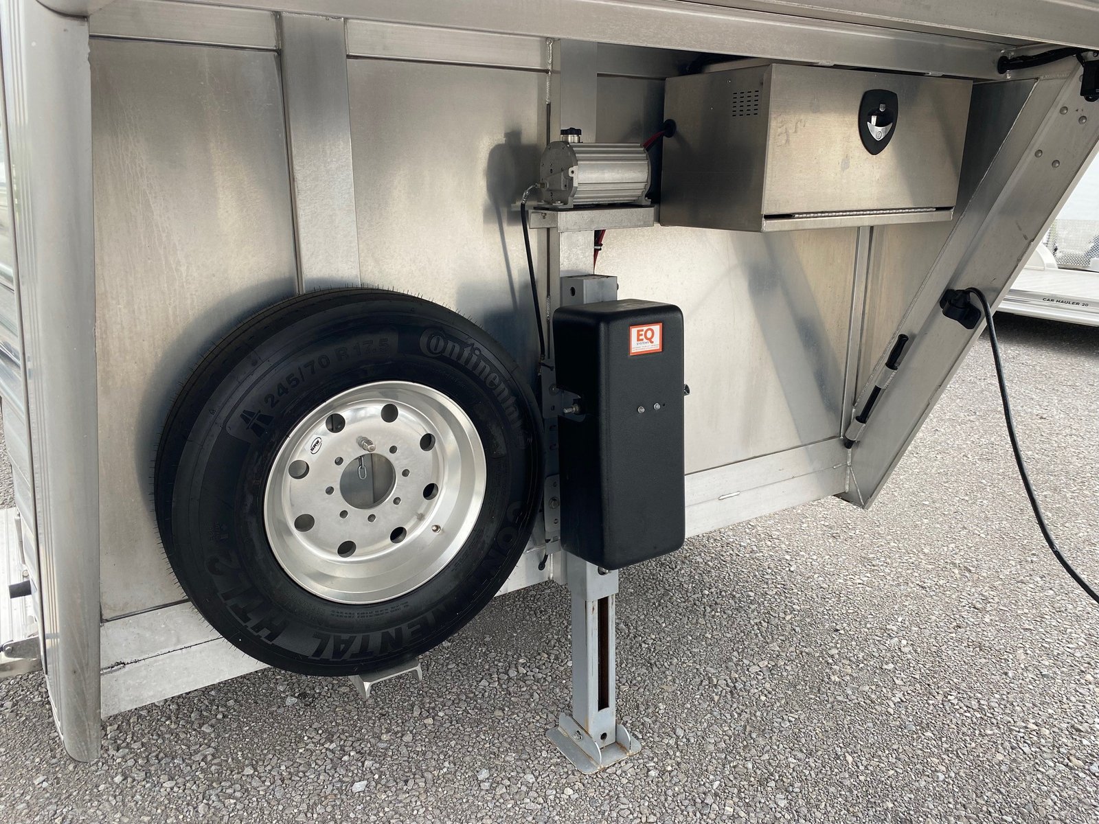 2023 CIMARRON NORSTAR 6 HORSE HEAD TO HEAD TRAILER - Image 23