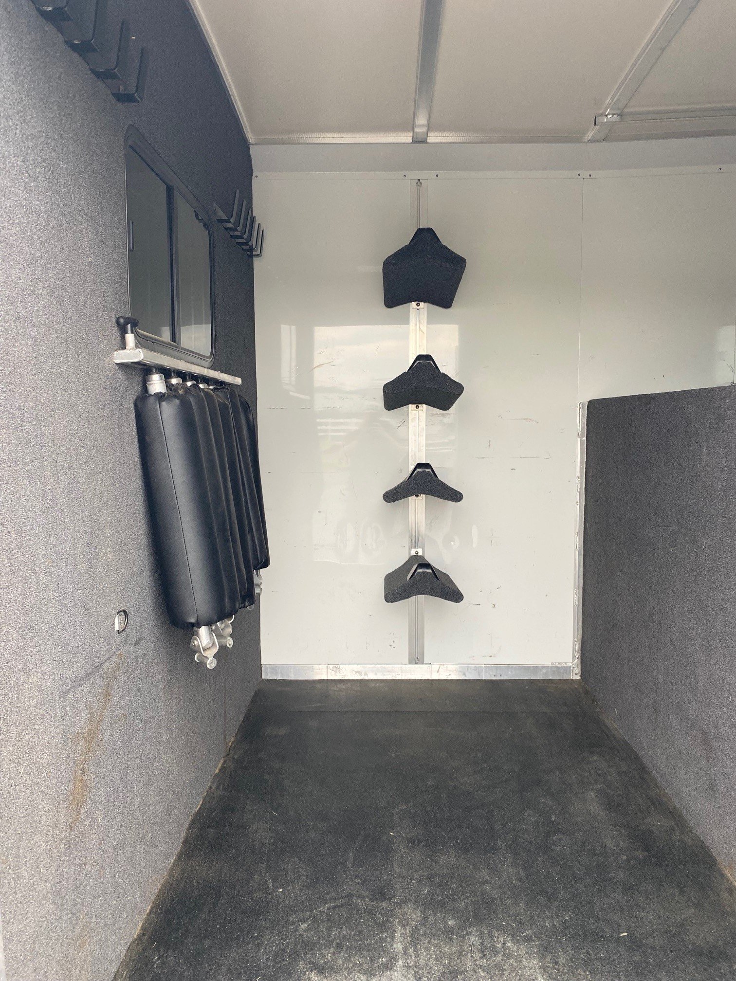 2023 CIMARRON NORSTAR 6 HORSE HEAD TO HEAD TRAILER - Image 24