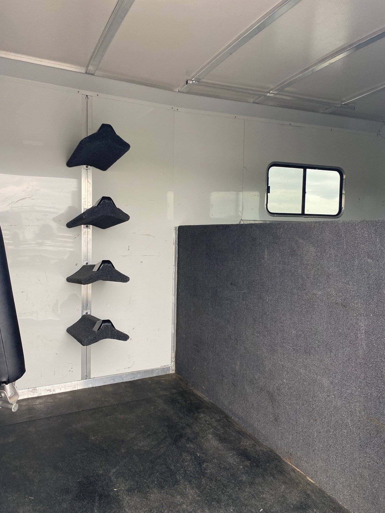 2023 CIMARRON NORSTAR 6 HORSE HEAD TO HEAD TRAILER - Image 25