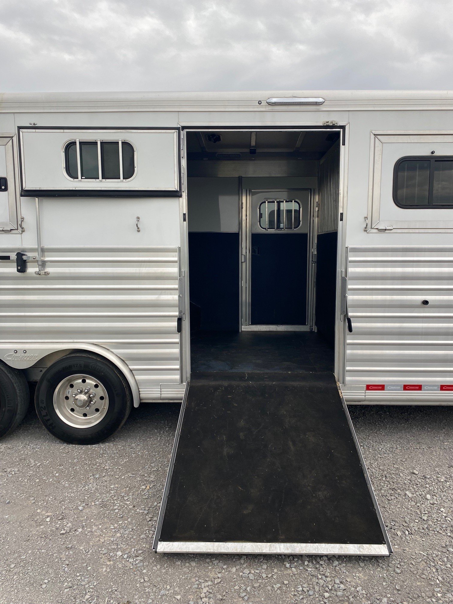 2023 CIMARRON NORSTAR 6 HORSE HEAD TO HEAD TRAILER - Image 13