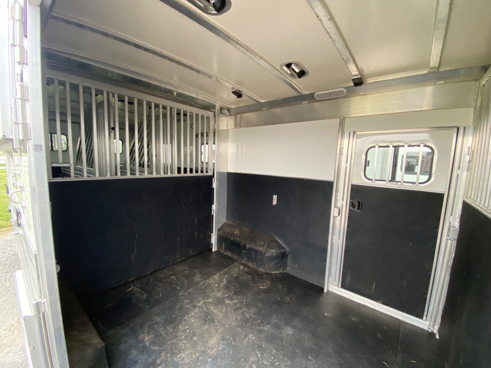 2023 CIMARRON NORSTAR 6 HORSE HEAD TO HEAD TRAILER - Image 14