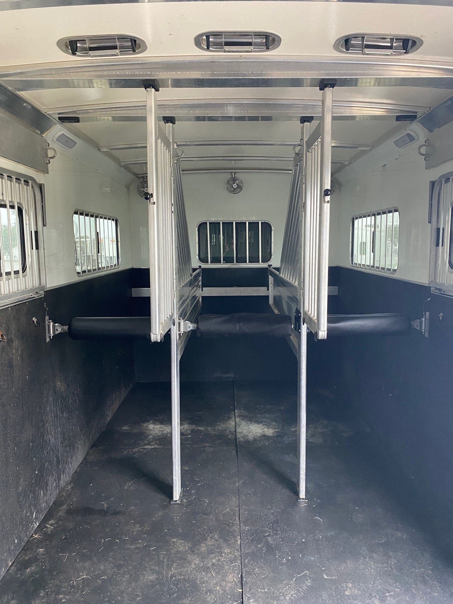 2023 CIMARRON NORSTAR 6 HORSE HEAD TO HEAD TRAILER - Image 16