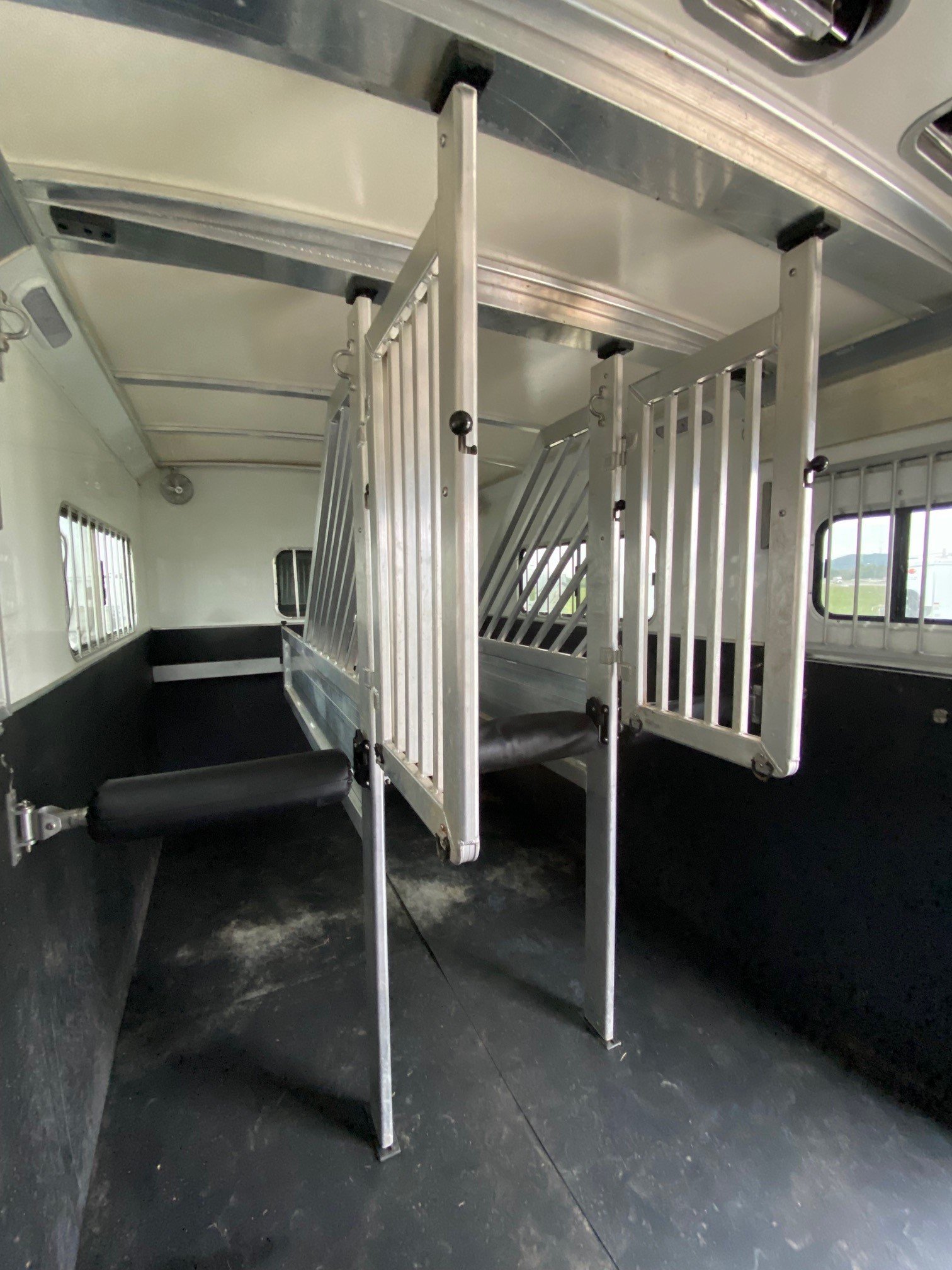 2023 CIMARRON NORSTAR 6 HORSE HEAD TO HEAD TRAILER - Image 17