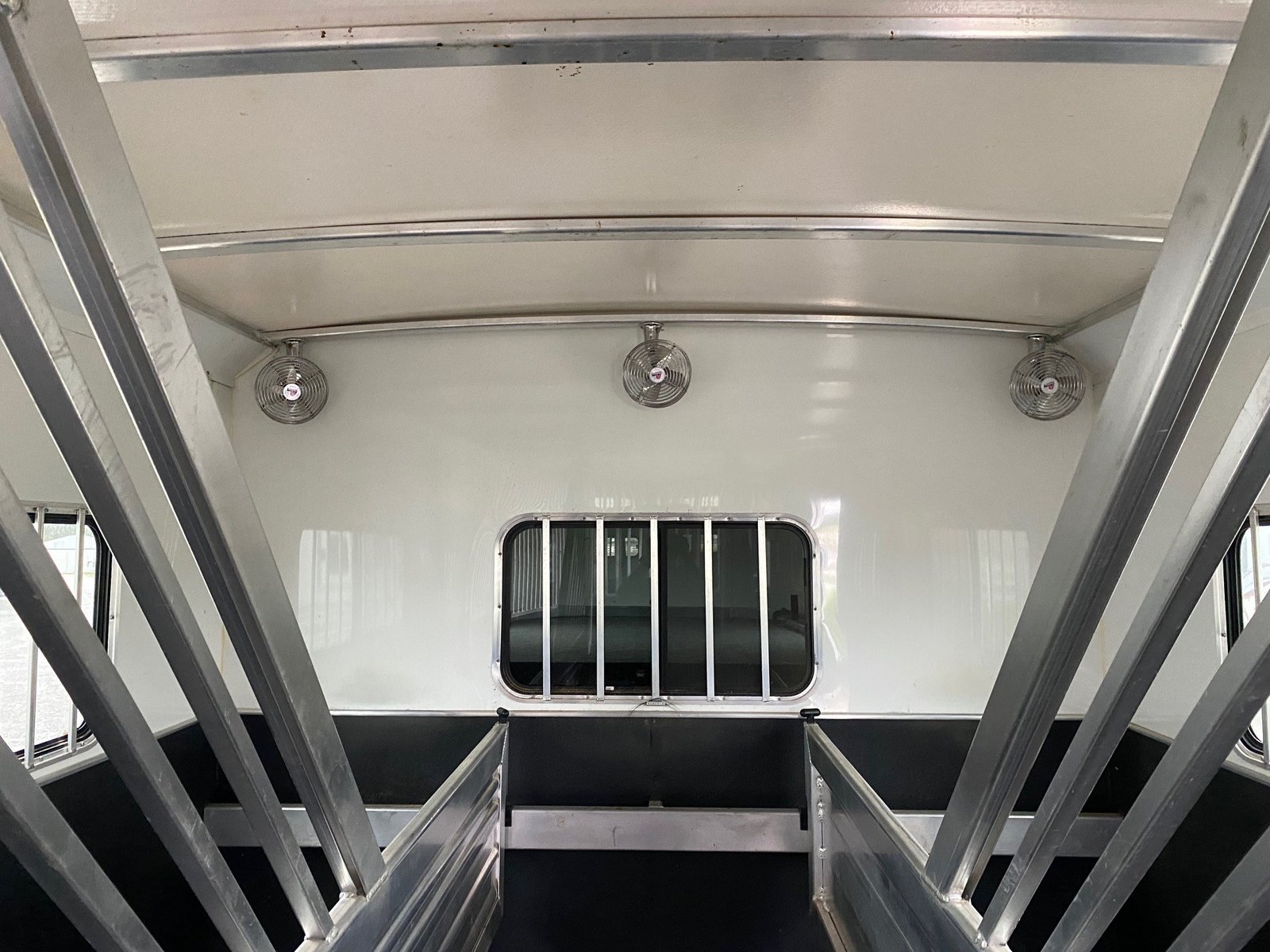 2023 CIMARRON NORSTAR 6 HORSE HEAD TO HEAD TRAILER - Image 18