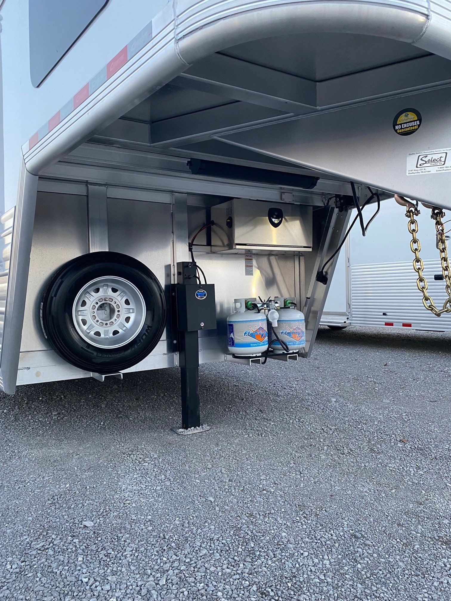 2024 Cimarron Trailers 8412 Outback Customs 4 Horse LQ - Image 11