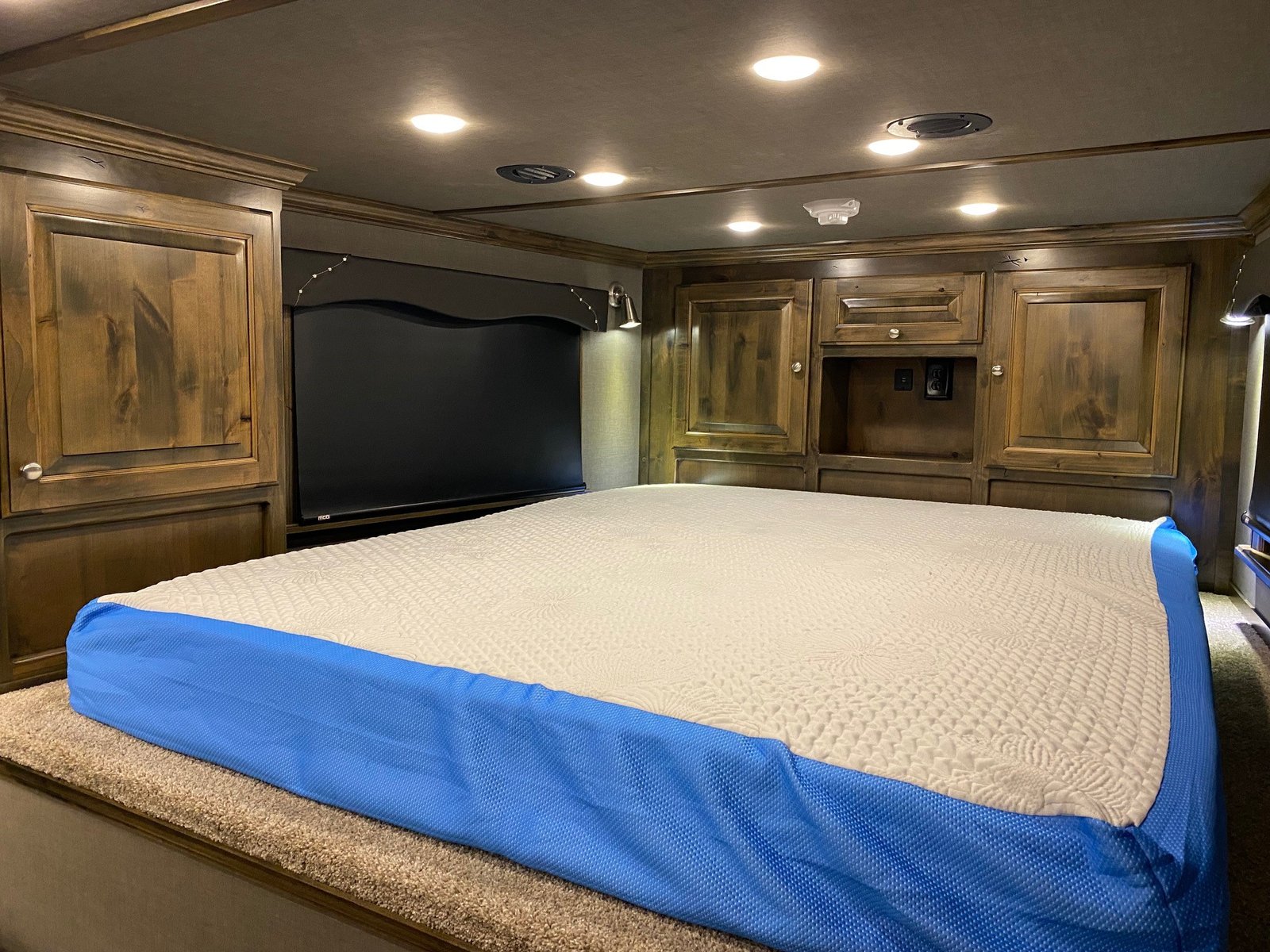 2024 Cimarron Trailers 8412 Outback Customs 4 Horse LQ - Image 55