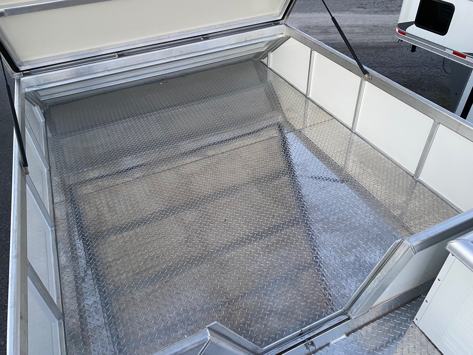 2024 Cimarron Trailers 8412 Outback Customs 4 Horse LQ - Image 28