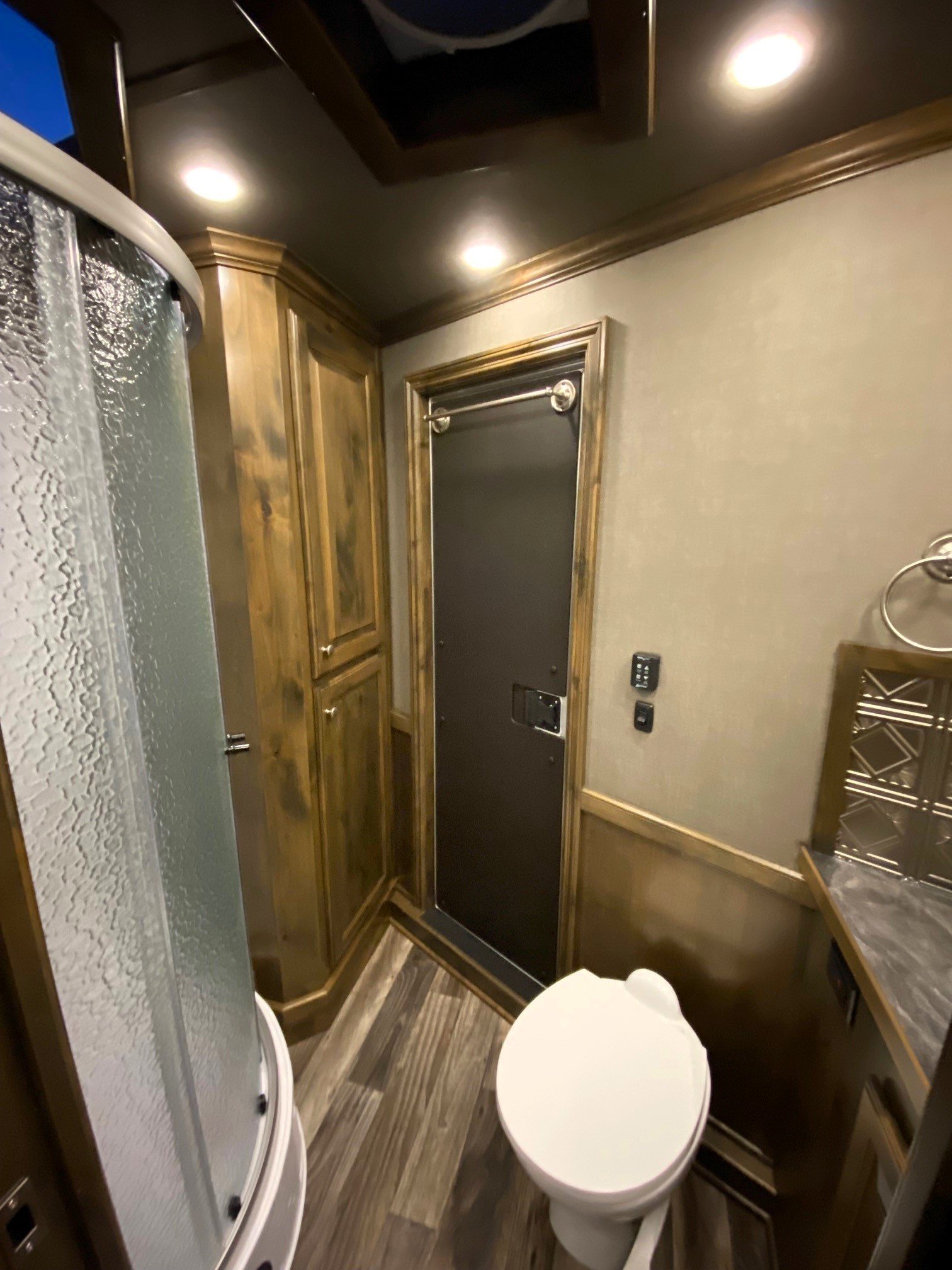 2024 Cimarron Trailers 8412 Outback Customs 4 Horse LQ - Image 60