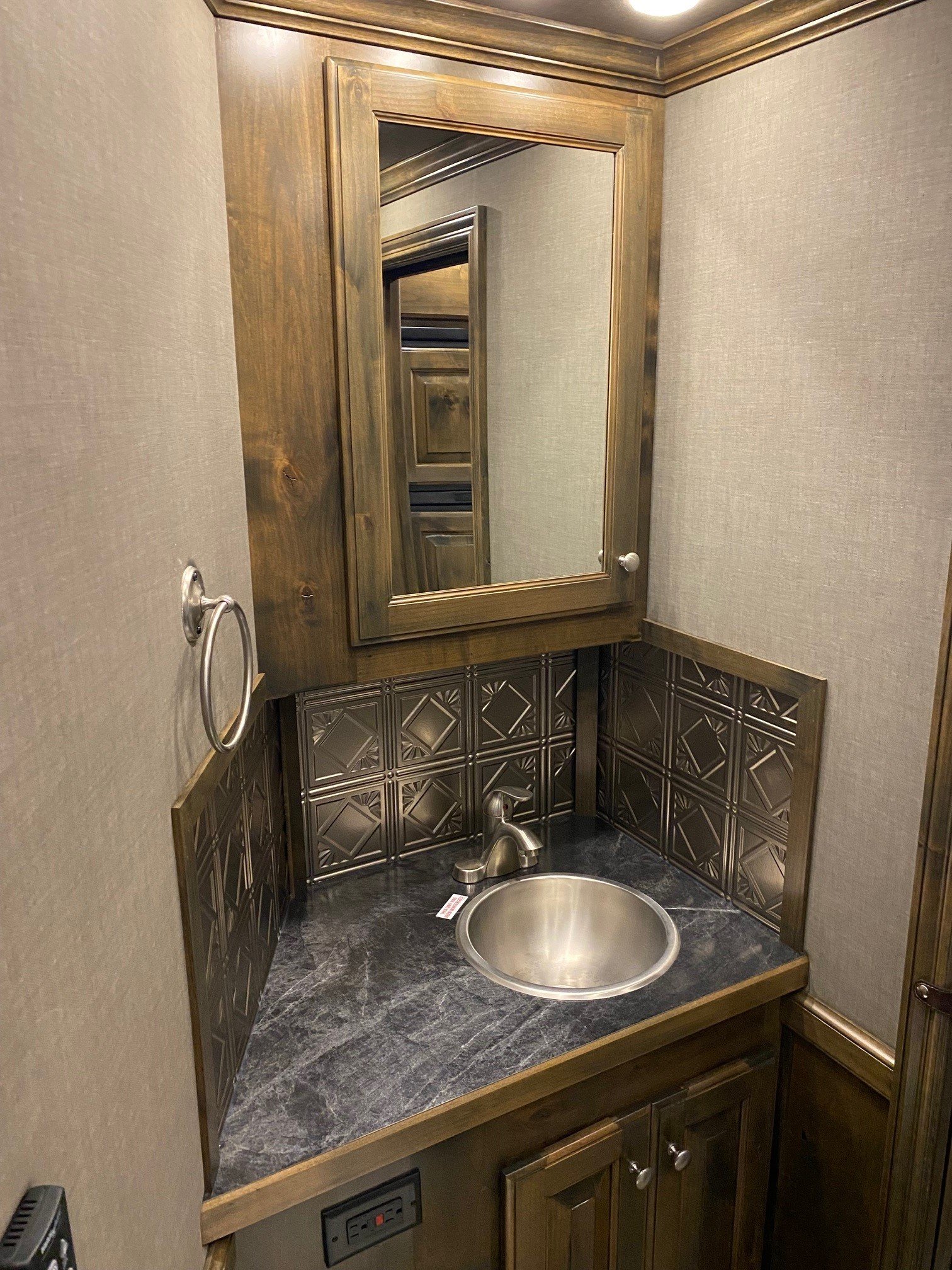 2024 Cimarron Trailers 8412 Outback Customs 4 Horse LQ - Image 61