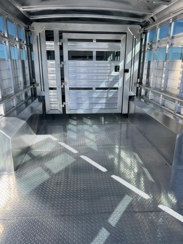 2025 Elite Trailers 8’x28′ Show Cattle Stock Combo Trailer - Image 5