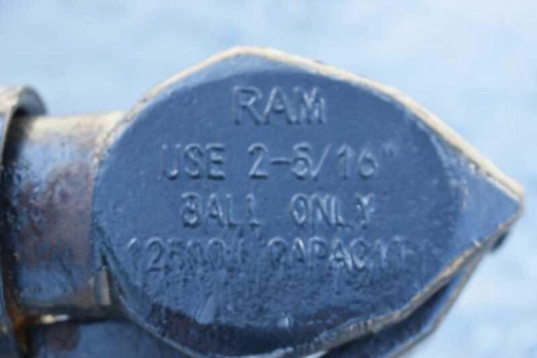 2018 Lakota 83HBPSL 3 Horse Trailer - Image 3