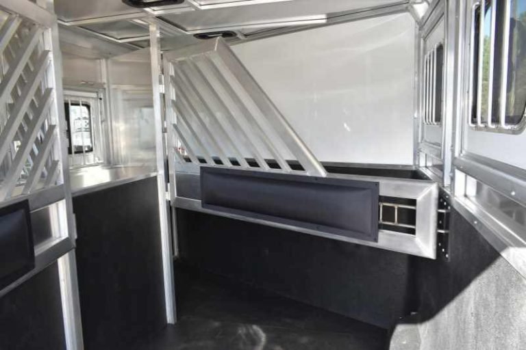 2018 Lakota 83HBPSL 3 Horse Trailer - Image 9