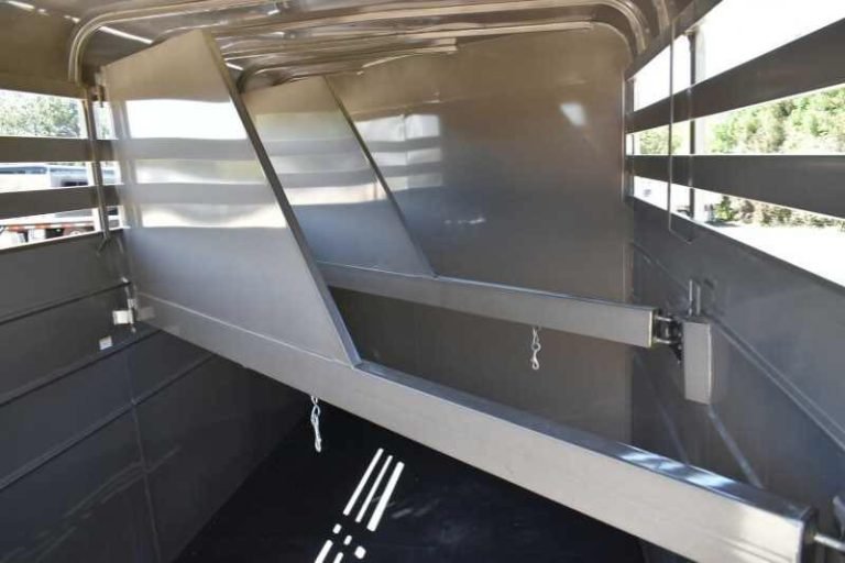 2017 CM 3HSLBP 3 Horse Trailer - Image 10