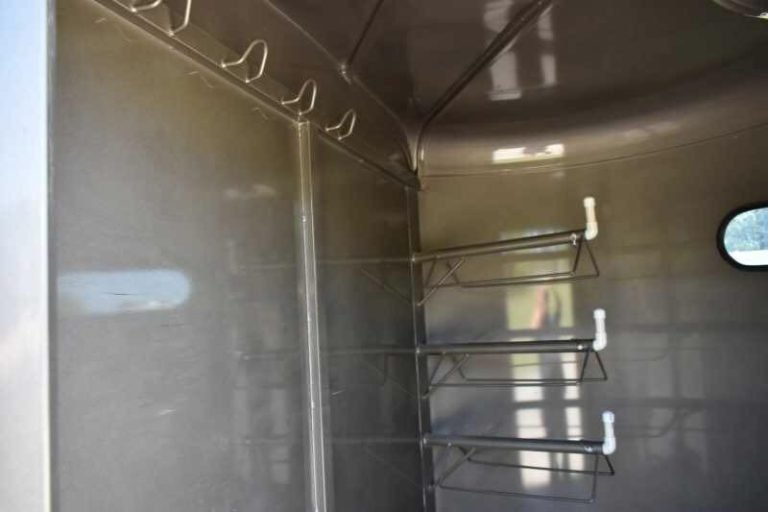 2017 CM 3HSLBP 3 Horse Trailer - Image 3