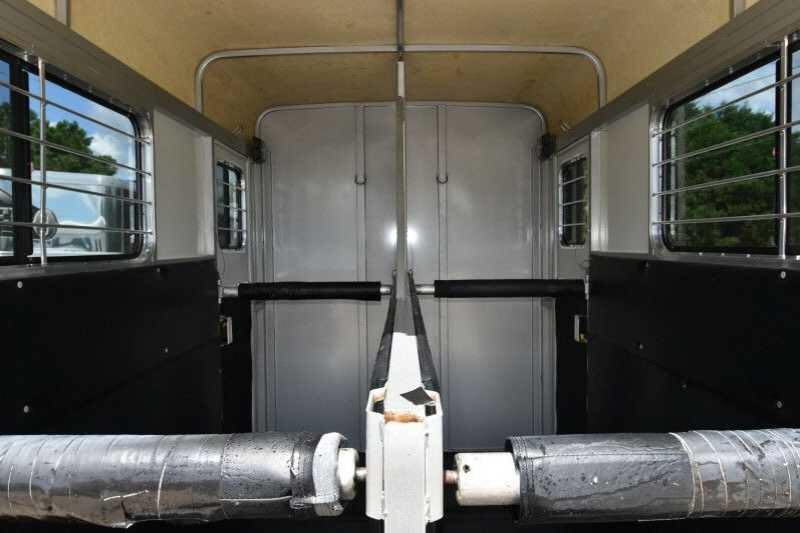 2002 Kiefer Built 2 Horse Bumper Pull - Image 4