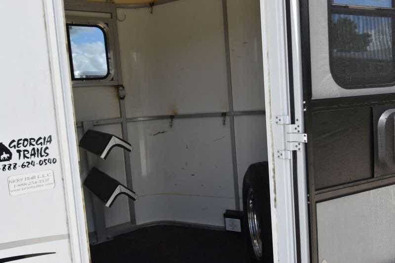 2002 Kiefer Built 2 Horse Bumper Pull - Image 6
