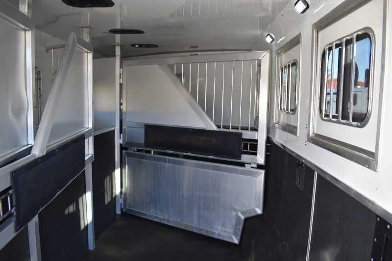 2015 Lakota 8411GLQ 4 Horse Trailer with 11′ Short Wall - Image 25
