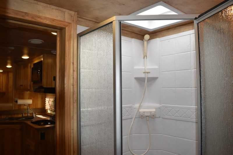 2015 Lakota 8411GLQ 4 Horse Trailer with 11′ Short Wall - Image 18