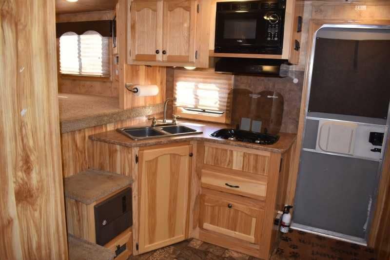 2015 Lakota 8411GLQ 4 Horse Trailer with 11′ Short Wall - Image 13