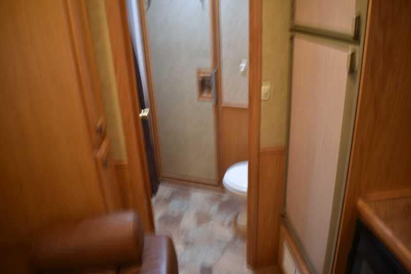 2006 Platinum 8410LQ 4 Horse Trailer with 9′ Short Wall - Image 14