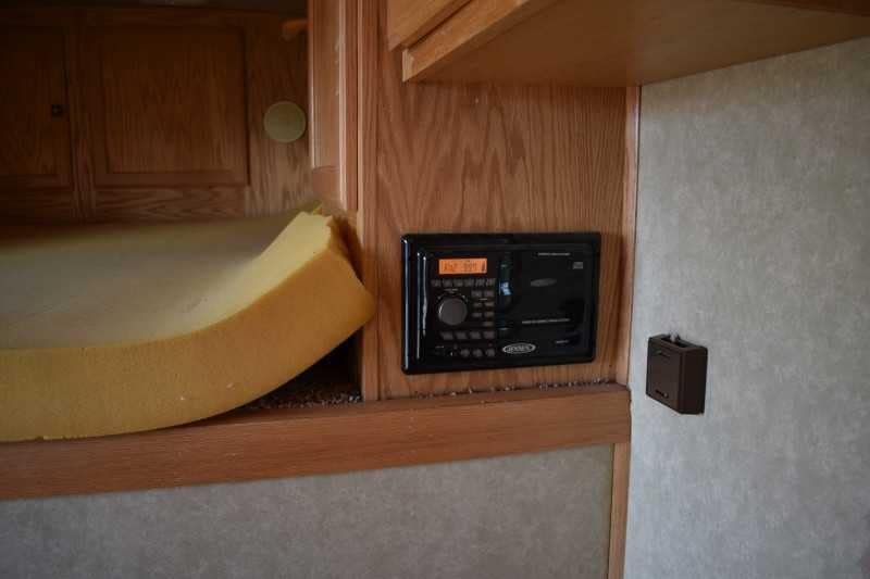 2006 Platinum 8410LQ 4 Horse Trailer with 9′ Short Wall - Image 12