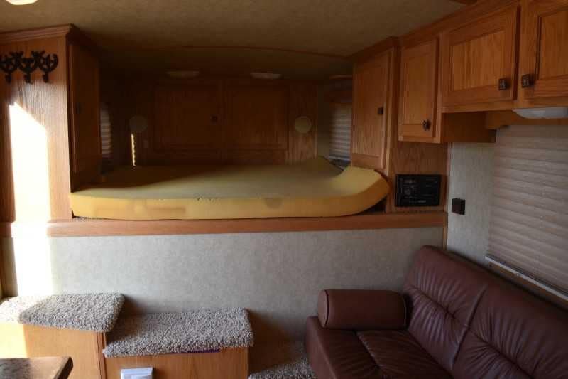 2006 Platinum 8410LQ 4 Horse Trailer with 9′ Short Wall - Image 9
