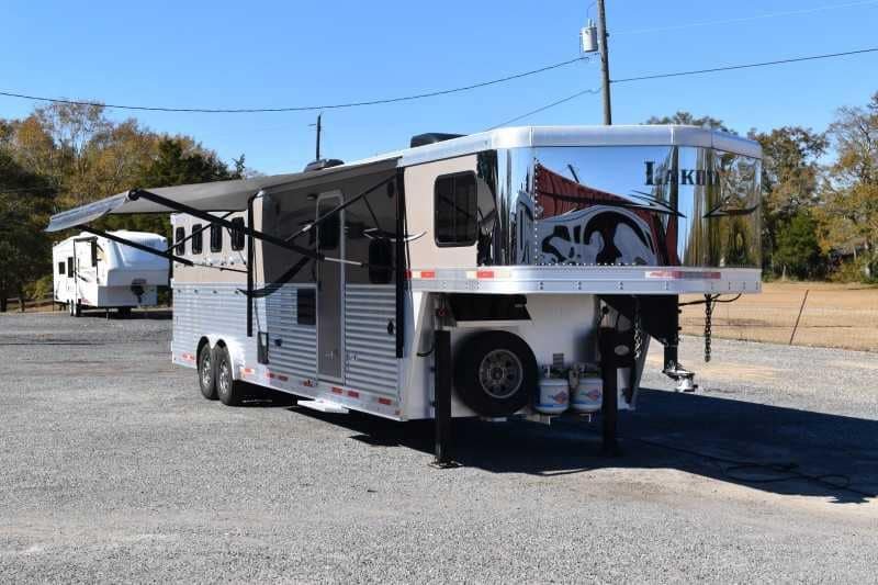 2015 Lakota 8411GLQ 4 Horse Trailer with 11′ Short Wall - Image 5