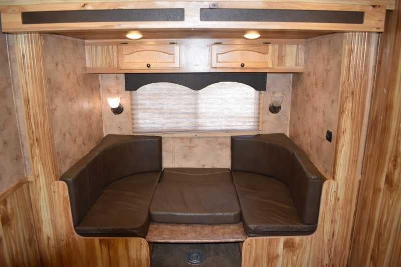 2015 Lakota 8411GLQ 4 Horse Trailer with 11′ Short Wall - Image 11