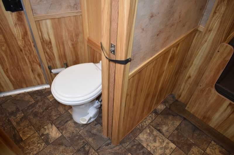 2015 Lakota 8411GLQ 4 Horse Trailer with 11′ Short Wall - Image 15