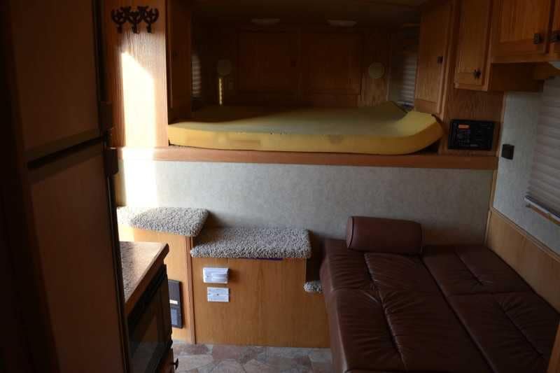 2006 Platinum 8410LQ 4 Horse Trailer with 9′ Short Wall - Image 18