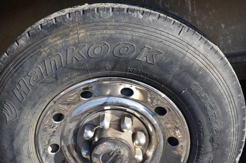 2006 Platinum 8410LQ 4 Horse Trailer with 9′ Short Wall - Image 31