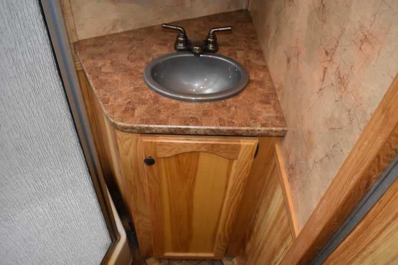 2015 Lakota 8411GLQ 4 Horse Trailer with 11′ Short Wall - Image 17