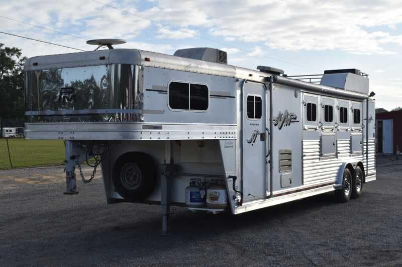2006 Platinum 8410LQ 4 Horse Trailer with 9′ Short Wall - Image 5