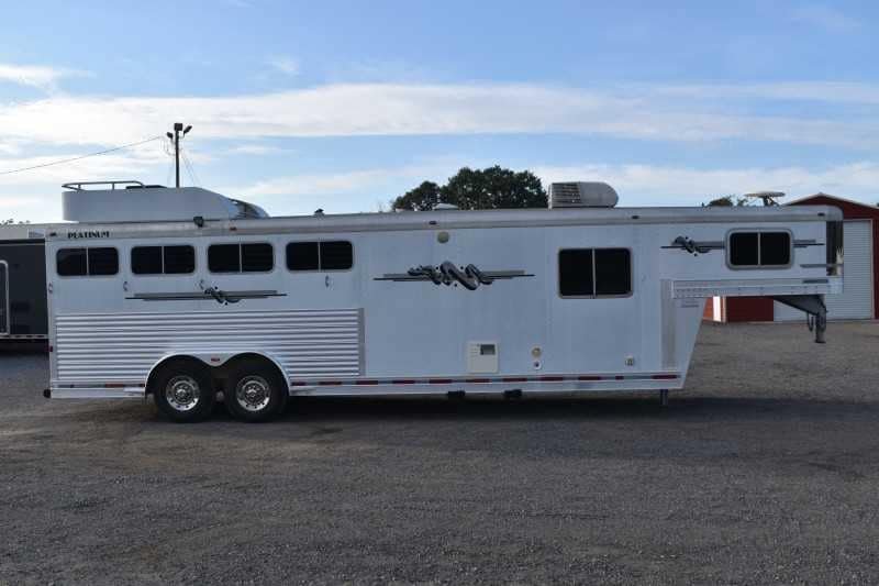 2006 Platinum 8410LQ 4 Horse Trailer with 9′ Short Wall - Image 8