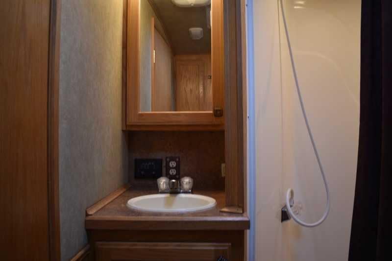 2006 Platinum 8410LQ 4 Horse Trailer with 9′ Short Wall - Image 16