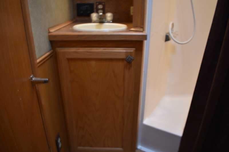 2006 Platinum 8410LQ 4 Horse Trailer with 9′ Short Wall - Image 17