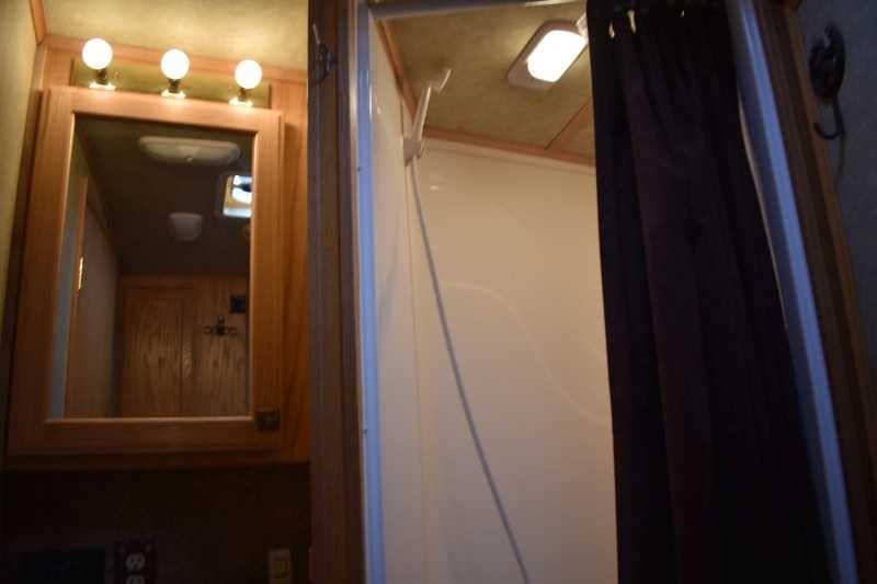 2006 Platinum 8410LQ 4 Horse Trailer with 9′ Short Wall - Image 15