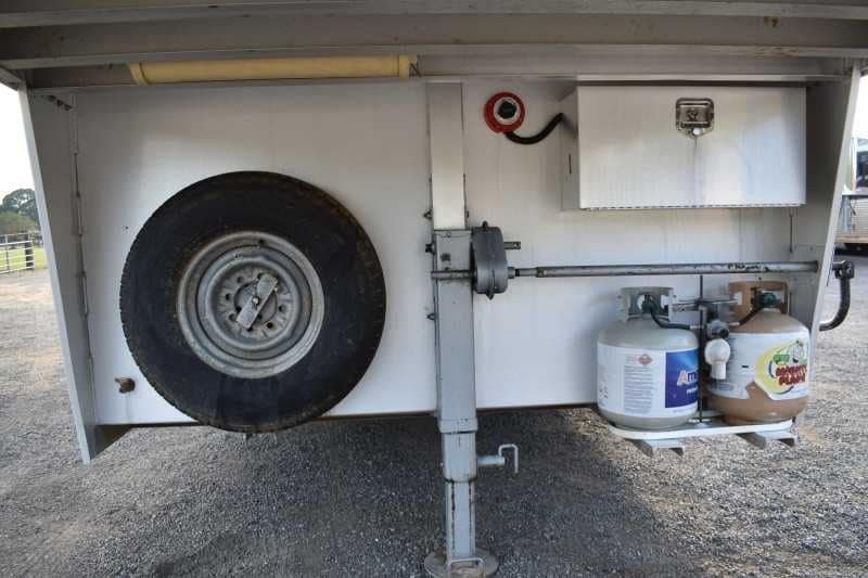 2006 Platinum 8410LQ 4 Horse Trailer with 9′ Short Wall - Image 6