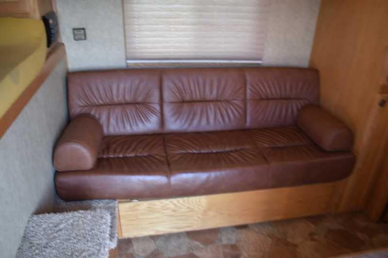 2006 Platinum 8410LQ 4 Horse Trailer with 9′ Short Wall - Image 10