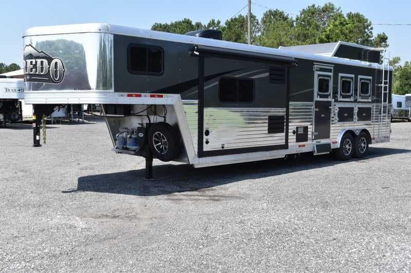 2020 Bison Laredo 3 Horse Trailer with 11′ Short Wall - Image 8