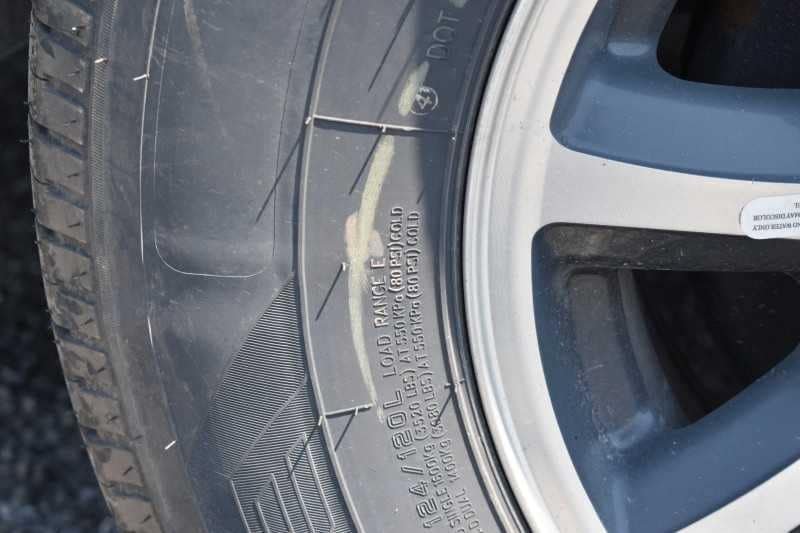 2020 Bison Laredo 3 Horse Trailer with 11′ Short Wall - Image 34